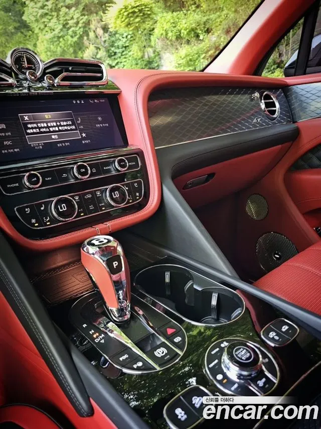 Bentley Bentayga 2022 thumb 2