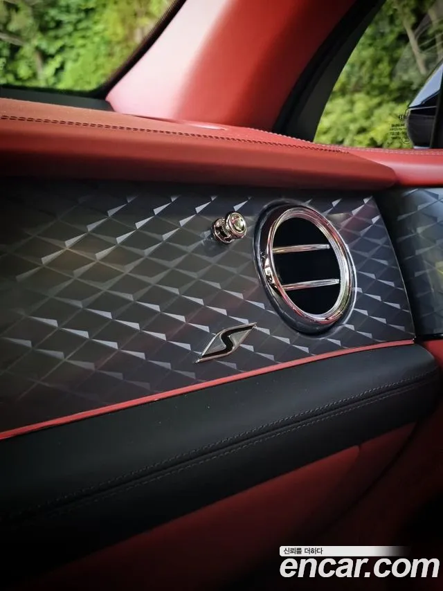 Bentley Bentayga 2022 thumb 8