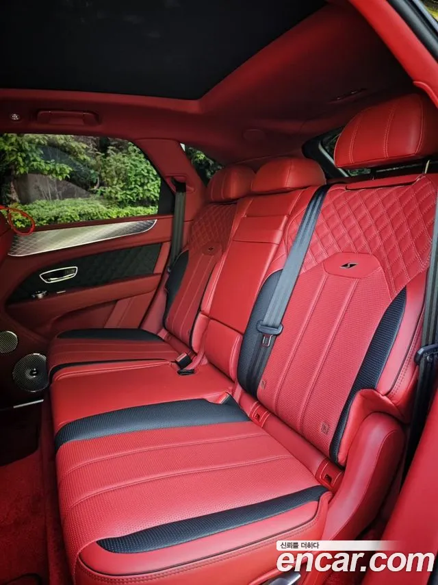 Bentley Bentayga 2022 thumb 5