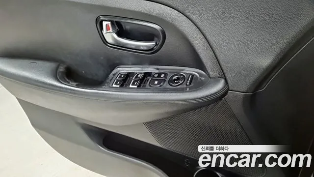 Kia Carens 2015 thumb 8