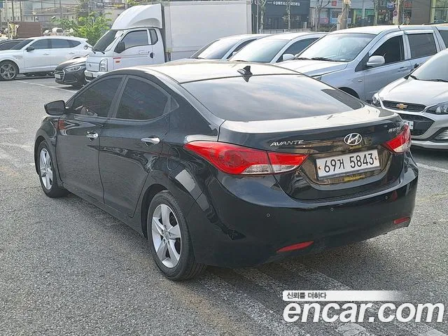 Hyundai Avante 2010 thumb 4
