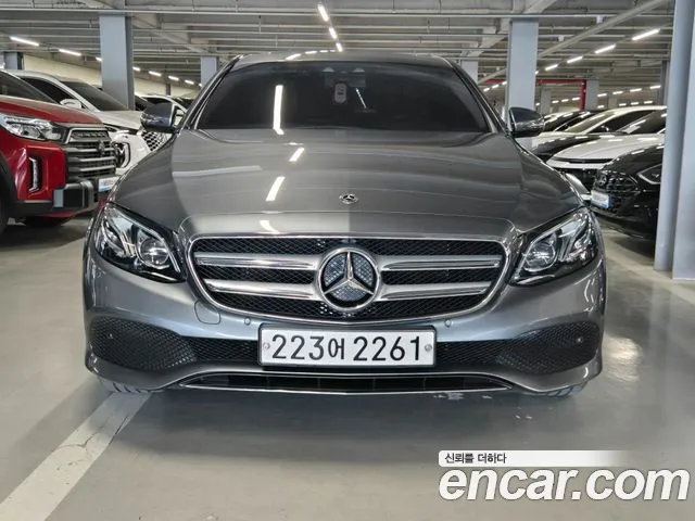 Mercedes-Benz E-Class 2018 thumb 12