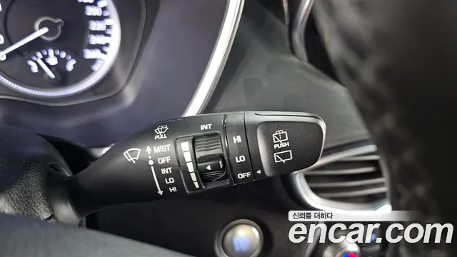 Hyundai Santa Fe 2018 thumb 8
