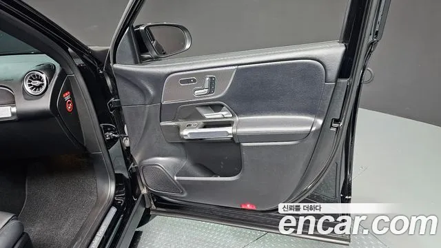 Mercedes-Benz GLB 2021 thumb 8