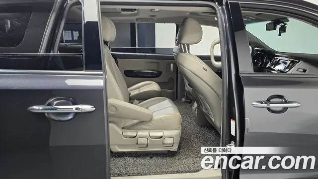 Kia Carnival 2018 thumb 2