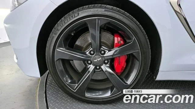 Genesis G70 2018 thumb 10