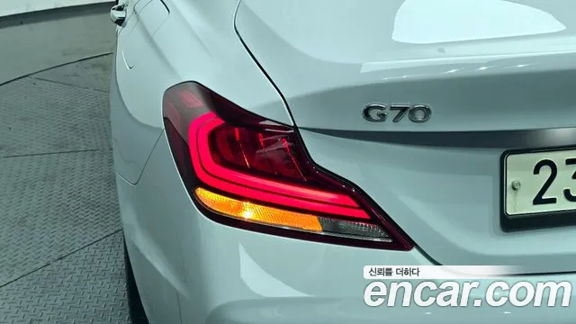 Genesis G70 2018 thumb 11