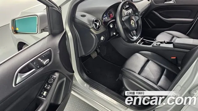 Mercedes-Benz B-Class 2016 thumb 10