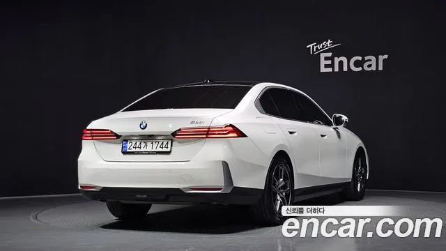 BMW 5 серии 2024 thumb 3