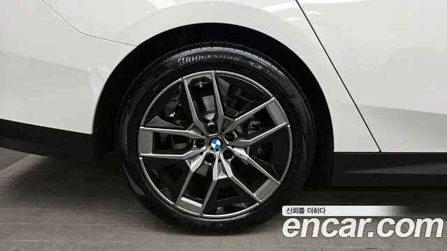 BMW 5 серии 2024 thumb 12