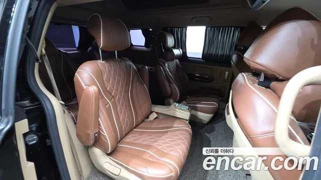 Kia Carnival 2016 thumb 10
