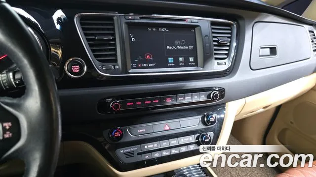 Kia Carnival 2016 thumb 7