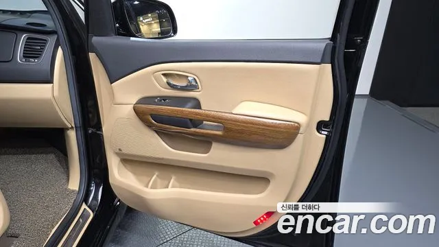 Kia Carnival 2016 thumb 5