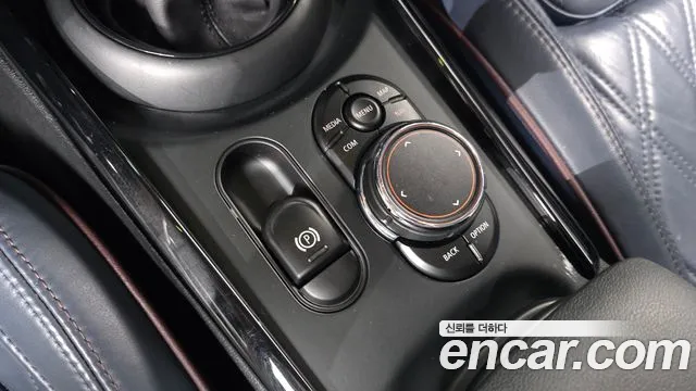 Mini Cooper Clubman 2017 thumb 12
