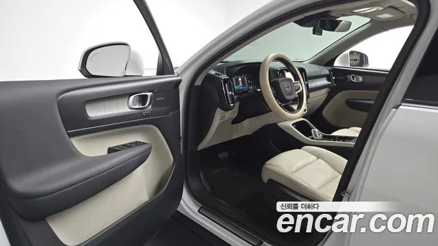 Volvo XC40 2022 thumb 9