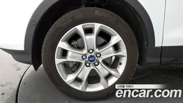 Ford Kuga 2016 thumb 10