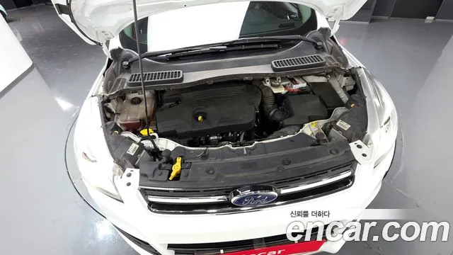 Ford Kuga 2016 thumb 6