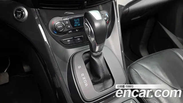 Ford Kuga 2016 thumb 11