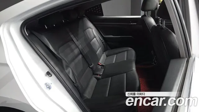Hyundai Avante 2016 thumb 10
