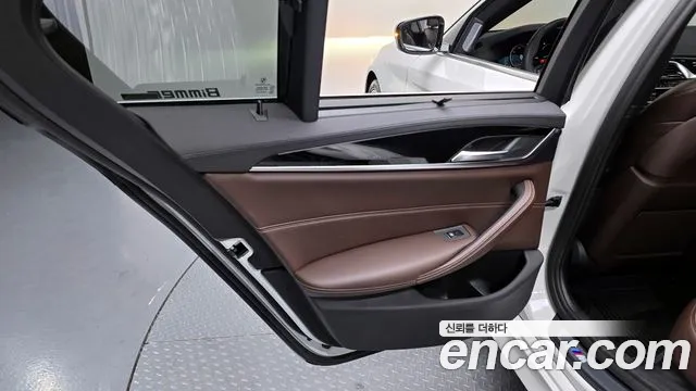 BMW 5 серии 2018 thumb 9