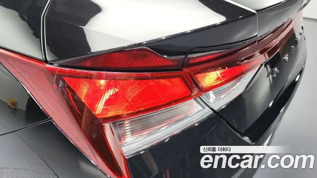 Hyundai Elantra 2022 thumb 2