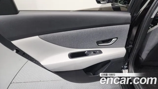 Hyundai Elantra 2022 thumb 4