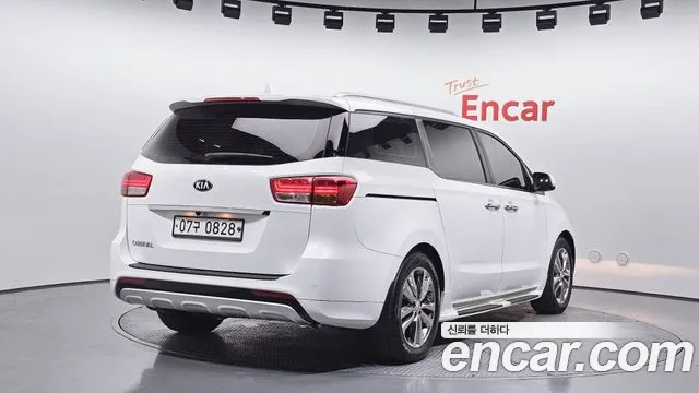 Kia Carnival 2016 thumb 4