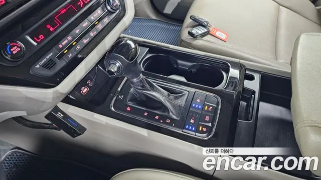 Kia Carnival 2016 thumb 9
