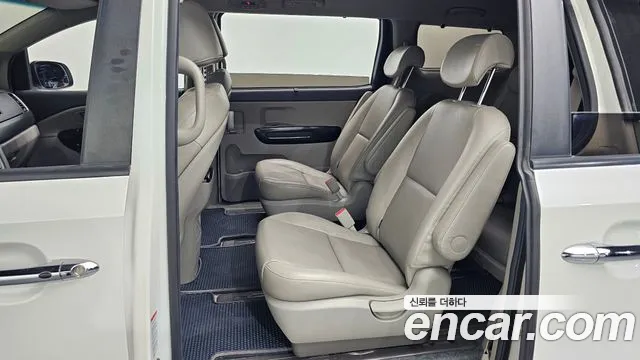 Kia Carnival 2016 thumb 8