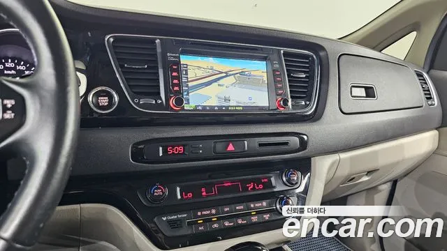 Kia Carnival 2016 thumb 6