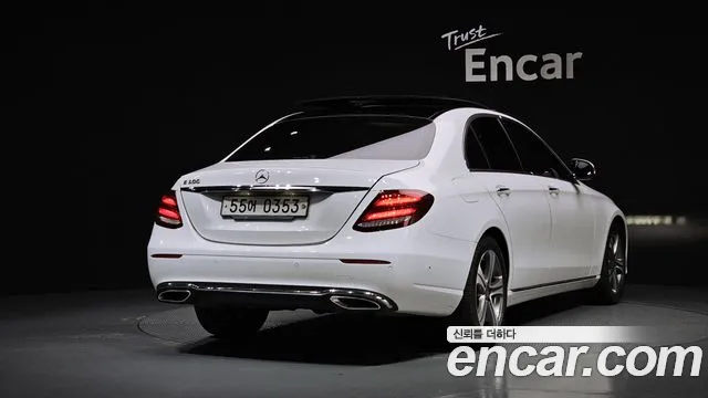 Mercedes-Benz E-Class 2016 thumb 10