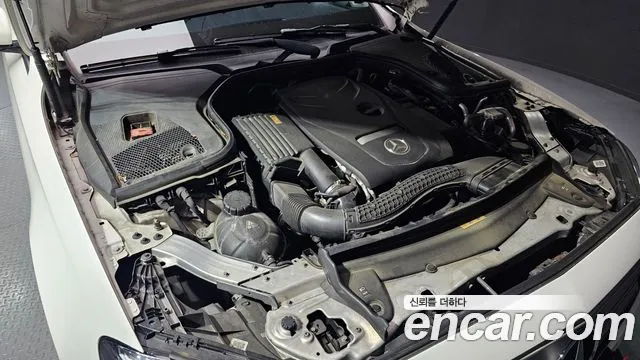 Mercedes-Benz E-Class 2016 thumb 12