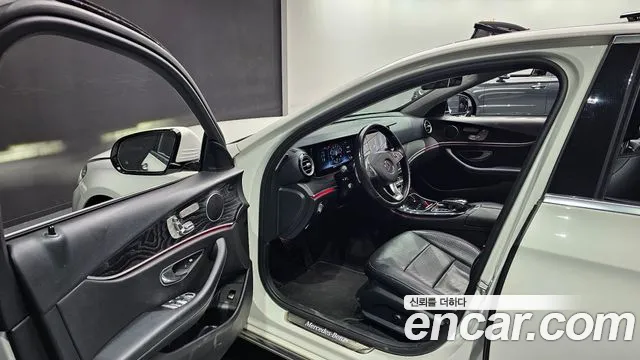 Mercedes-Benz E-Class 2016 thumb 7