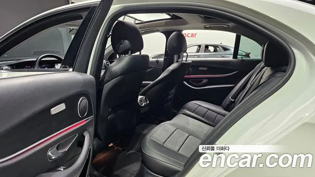 Mercedes-Benz E-Class 2016 thumb 11