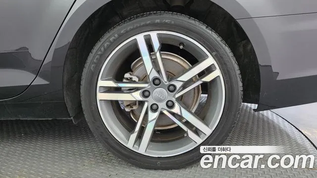 Audi A4 2019 thumb 6