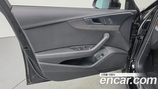 Audi A4 2019 thumb 5