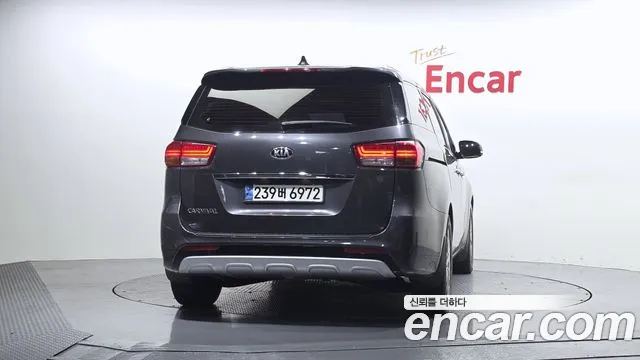 Kia Carnival 2018 thumb 5