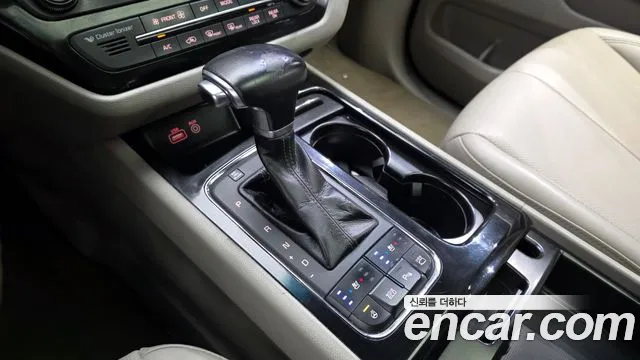 Kia Carnival 2018 thumb 10