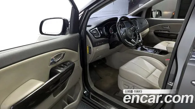 Kia Carnival 2018 thumb 8