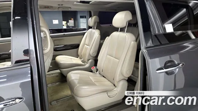Kia Carnival 2018 thumb 3