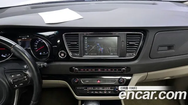 Kia Carnival 2018 thumb 6