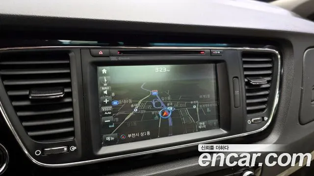 Kia Carnival 2018 thumb 11