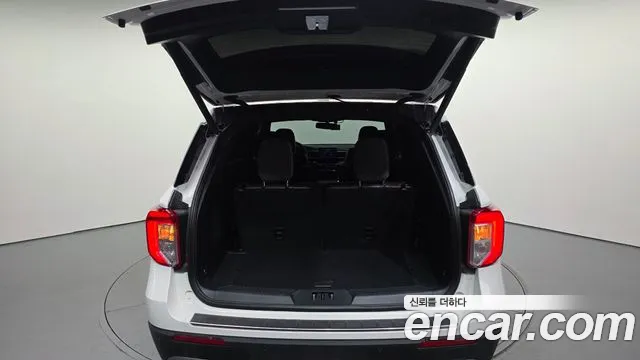 Ford Explorer 2021 thumb 4