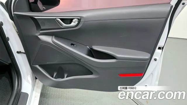 Hyundai Ioniq Hybrid 2019 thumb 2