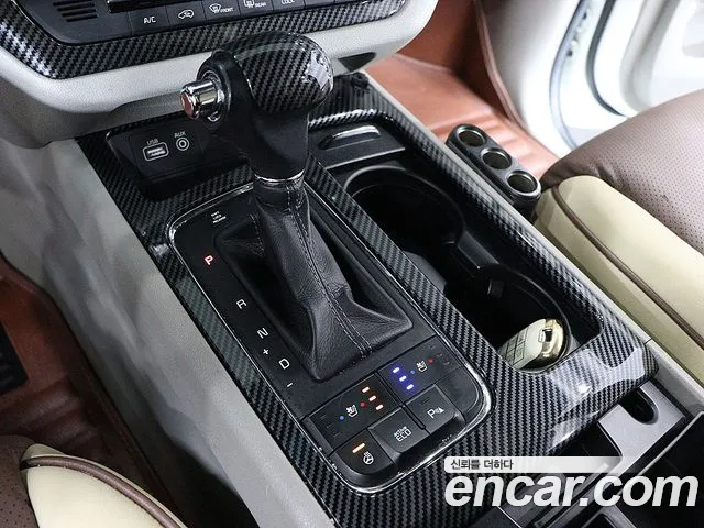 Kia Carnival 2015 thumb 10