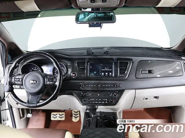 Kia Carnival 2015 thumb 2