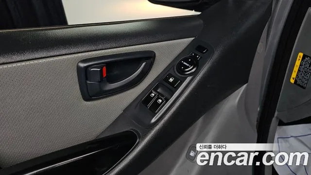 Hyundai Staria 2015 thumb 4
