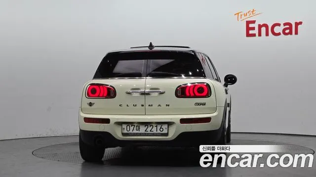 Mini Cooper Clubman 2018 thumb 12
