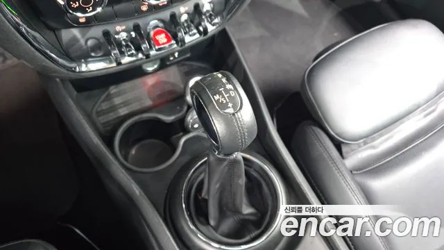 Mini Cooper Clubman 2018 thumb 9