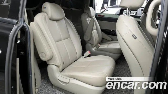Kia Carnival 2019 thumb 4